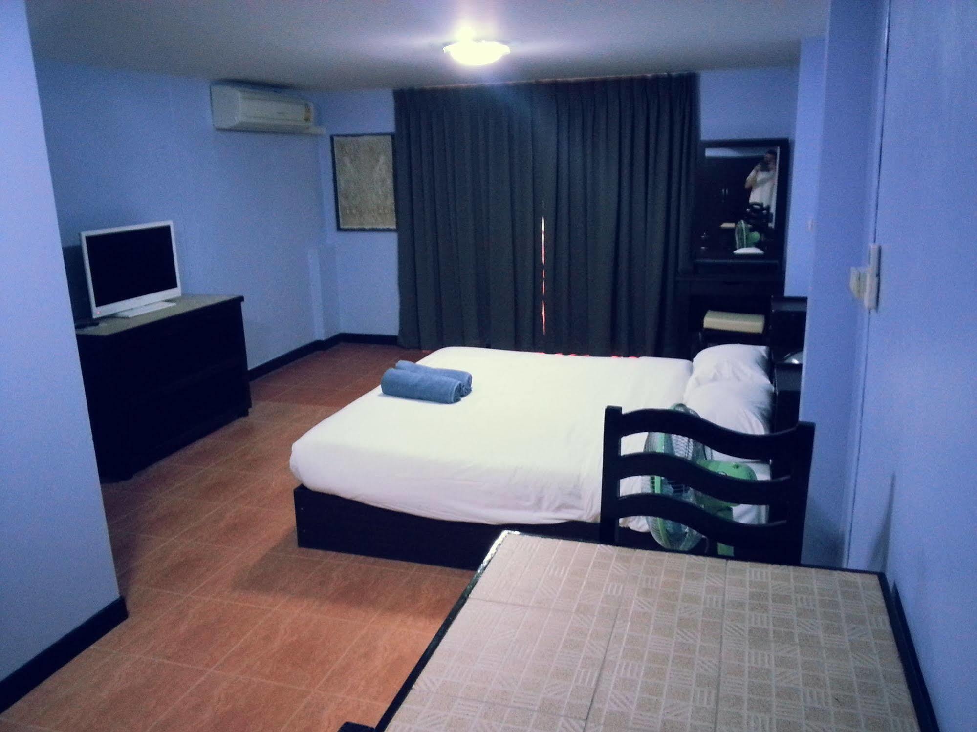 Oyo 963 Sunshine Guesthouse Pattaya Exterior foto
